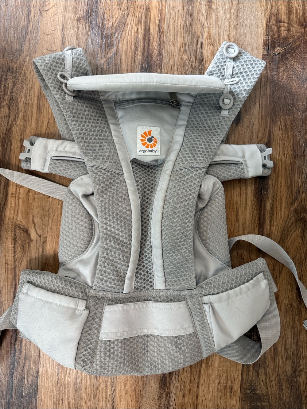 Ergobaby Omni Breeze Mesh Carrier in Pearl Grey